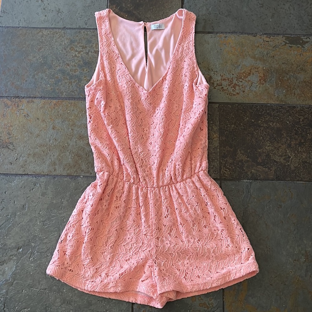 TOBI peach/coral Romper - Size Small/Medium 🌸